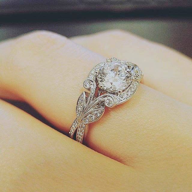 Prinzessinnen-Ring mit Blatt-Design – Eleganter Verlobungsring mit Zirkonia